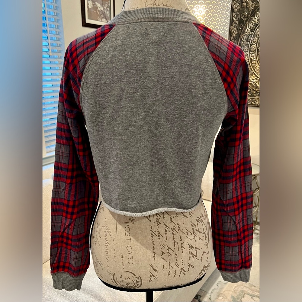 Aerie Flannel Crop Top Sweater Grey Red Plaid Size Small - Picture 2 of 8